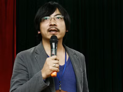 Đinh Tiến Dũng là kỹ sư Nông nghiệp,làm ở một tập đoàn công nghệ, vốn không liên quan gì đến showbiz.