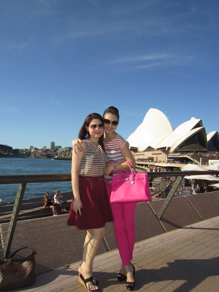 Từng yêu chung một người đàn ông nhưng hiện tại, Thanh Thảo và Jennifer Phạm coi nhau như chị em. Thanh Thảo và Quang Dũng từng gây chú ý khi công khai tình yêu với nhau năm 2005. Năm 2007, hai người chia tay. Không lâu sau, chàng ca sĩ Bình Định phải lòng Hoa hậu châu Á tại Mỹ rồi sau đó kết hôn với cô, có chung cậu con trai Bảo Nam. Quang Dũng và Jennifer ly hôn năm 2009. Cả hai vừa hội ngộ cùng Quang Dũng trong show diễn tại Australia (Theo VnExpress) Từng yêu chung một người đàn ông nhưng hiện tại, Thanh Thảo và Jennifer Phạm coi nhau như chị em. Thanh Thảo và Quang Dũng từng gây chú ý khi công khai tình yêu với nhau năm 2005. Năm 2007, hai người chia tay. Không lâu sau, chàng ca sĩ Bình Định phải lòng Hoa hậu châu Á tại Mỹ rồi sau đó kết hôn với cô, có chung cậu con trai Bảo Nam. Quang Dũng và Jennifer ly hôn năm 2009. Cả hai vừa hội ngộ cùng Quang Dũng trong show diễn tại Australia (Theo VnExpress)