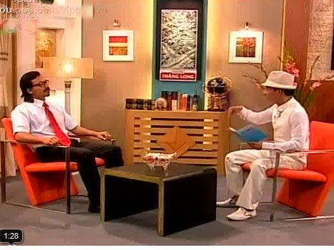 GS Xoay - Đinh Tiến Dũng (trái) và TS Trần Xoáy - Xuân Bắc. GS Xoay - Đinh Tiến Dũng (trái) và TS Trần Xoáy - Xuân Bắc.