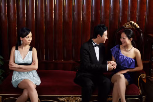 Có nhiều lý do để một cô gái phát điên lên vì một người đã có vợ... (Ảnh minh họa)