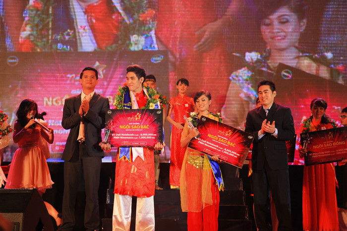 Hai giải Ngôi Sao Bạc đã thuộc về Hồ Vân Anh (SBD 17) và Nguyễn Đức Anh (SBD 09). Khán giả đã có một đêm cháy hết mình cùng các phần biểu diễn của các thí sinh tham gia dự thi, hơn thế nữa các ca sĩ nổi tiếng: Noo Phước Thịnh, Văn Mai Hương, Khởi My và 365 band đã mang đến cho hơn 4000 khán giả những tiết mục ca nhạc đặc sắc và sôi động, khuấy đảo cả sân vân động ĐH Hà Nội. Hai giải Ngôi Sao Bạc đã thuộc về Hồ Vân Anh (SBD 17) và Nguyễn Đức Anh (SBD 09). Khán giả đã có một đêm cháy hết mình cùng các phần biểu diễn của các thí sinh tham gia dự thi, hơn thế nữa các ca sĩ nổi tiếng: Noo Phước Thịnh, Văn Mai Hương, Khởi My và 365 band đã mang đến cho hơn 4000 khán giả những tiết mục ca nhạc đặc sắc và sôi động, khuấy đảo cả sân vân động ĐH Hà Nội.