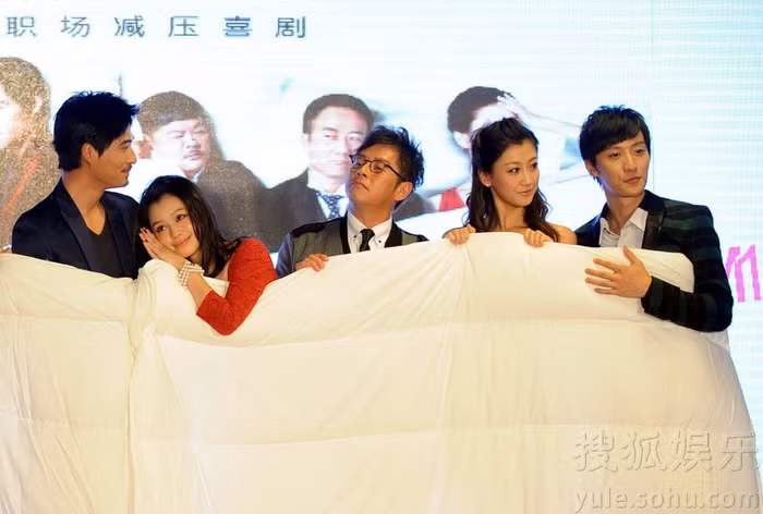 Đoàn làm phim Sống cùng thời trang tổ chức họp báo giới thiệu phim.