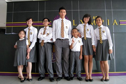 Các bạn học sinh của Trường phổ thông liên cấp Olympia đều rất thích bộ đồng phục của trường. Không chỉ gắn liền với ý nghĩa mà thầy chủ tịch trường đã giải thích mà nó còn rất thoải mái, dễ chịu, tôn vẻ đẹp của từng bạn. Các bạn học sinh của Trường phổ thông liên cấp Olympia đều rất thích bộ đồng phục của trường. Không chỉ gắn liền với ý nghĩa mà thầy chủ tịch trường đã giải thích mà nó còn rất thoải mái, dễ chịu, tôn vẻ đẹp của từng bạn.