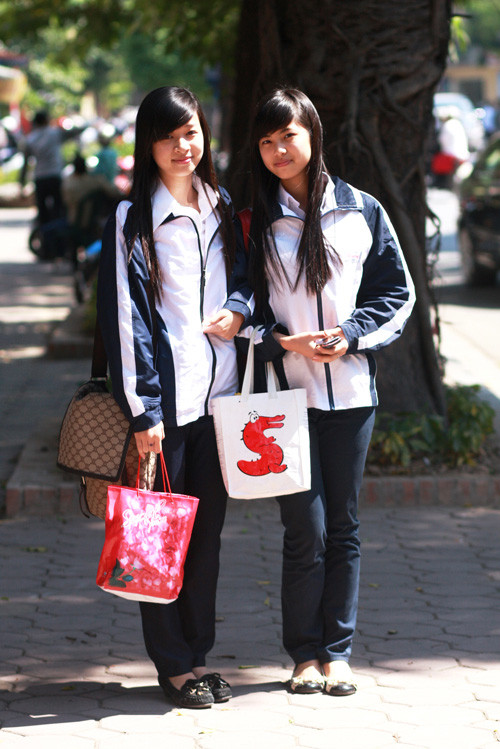 Đồng phục của teen Trần Phú là áo khoác gió Đồng phục của teen Trần Phú là áo khoác gió