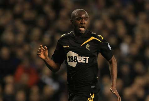 Fabrice Muamba vẫn đang trong tình trạng nguy kịch trong bệnh viện