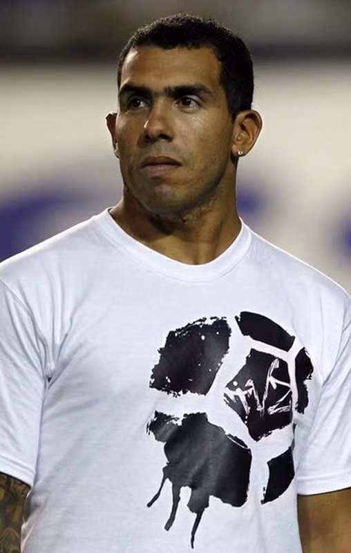 5. Nói đến Carlos Tevez, HLV trưởng của Man City là Roberto Mancini cho biết dù Tevez đã đưa ra lời xin lỗi với CLB và tập luyện trở lại, phải 2 tuần nữa tiền đạo người Argentina mới chính thức ra sân cho Man xanh lần đầu tiên trong năm 2012. Tevez đã chơi 45 phút cho đội dự bị Man City trong trận đấu với Preston diễn ra hồi giữa tuần và Mancini muốn anh có thêm thời gian thi đấu để lấy lại phong độ.