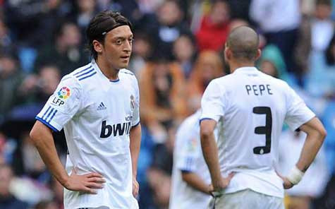 Ozil từ khi chuyển từ Werder Bremen sang Real Madrid đã kịp "hấp thụ" phong cách của thầy Mou (ảnh: Getty)