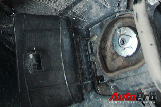 Ngày 15/10/2010, theo phản ánh của độc giả về một lượng nhất định xe Honda Lead có khả năng bị lỗi và phải thay bình xăng, báo chí đã vào cuộc tìm hiểu để rồi khẳng định sự cố trên là có thật. Về phần mình, Honda Việt Nam chỉ thừa nhận chiến dịch thay bình xăng cho 2.154 xe Lead bị lỗi sau khi xuất hiện thông tin trên báo chí. Đây cũng là vụ thu hồi xe máy chính thức đầu tiên tại Việt Nam. Việc thông tin chậm trễ và chưa thật rõ ràng của Honda đã khiến hàng nghìn người sử dụng Honda Lead bất bình và hoang mang.