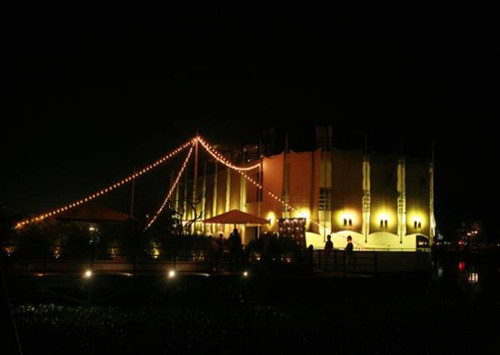 Cách chọn chỗ ăn chơi: Đó phải là những chỗ “độc”, lạ, sành điệu, mới, đẳng cấp. Dẫn đầu các chỗ chơi ở Hà Nội hiện nay là Taboo Lounge & Bar, (số 2 Thuỵ Khuê, Hà Nội) tọa lạc ngay bờ Hồ Tây hướng ra đường Thanh Niên. Cách chọn chỗ ăn chơi: Đó phải là những chỗ “độc”, lạ, sành điệu, mới, đẳng cấp. Dẫn đầu các chỗ chơi ở Hà Nội hiện nay là Taboo Lounge & Bar, (số 2 Thuỵ Khuê, Hà Nội) tọa lạc ngay bờ Hồ Tây hướng ra đường Thanh Niên.