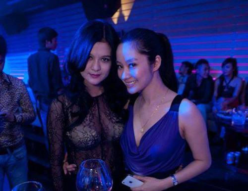 Mốt áo ren siêu mỏng theo style Hồ Ngọc Hà cũng được các hot girl Hà Thành “lăng xê” Mốt áo ren siêu mỏng theo style Hồ Ngọc Hà cũng được các hot girl Hà Thành “lăng xê”