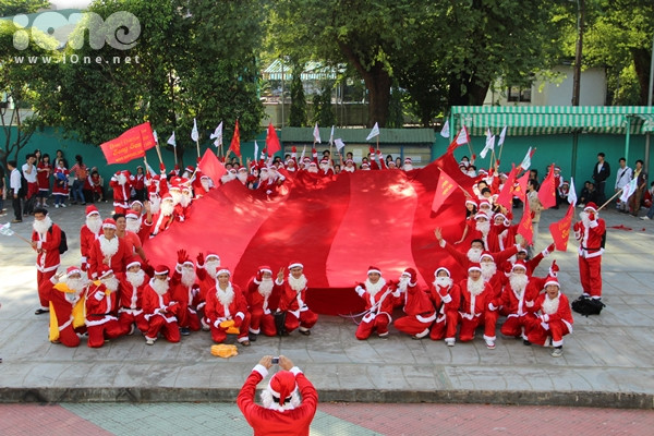 Cùng ghi lại những bức hình độc đáo làm kỉ niệm. Cùng ghi lại những bức hình độc đáo làm kỉ niệm.