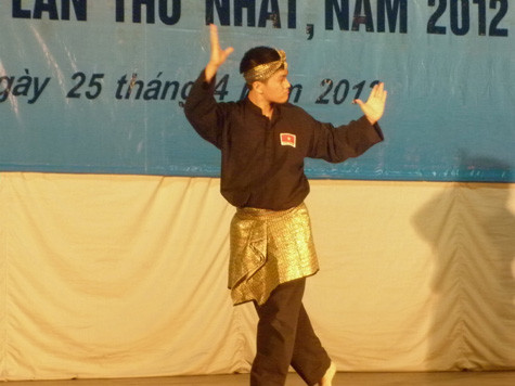 Các thí sinh thực hiện phần thi "Năng khiếu sinh viên"