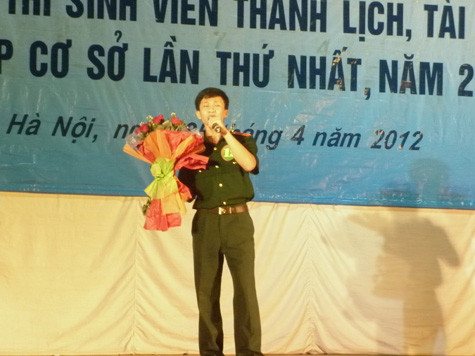 Học viên quân sự tham gia cuộc thi với quân phục K08