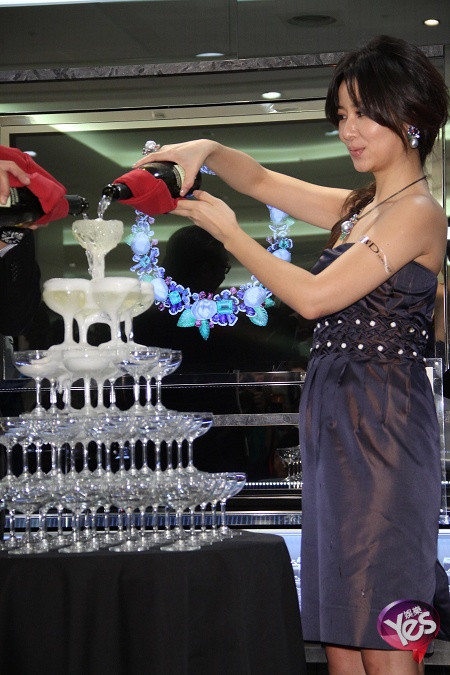 Lâm Tâm Như khoe vẻ đẹp dịu dàng và đằm thắm Lâm Tâm Như khoe vẻ đẹp dịu dàng và đằm thắm