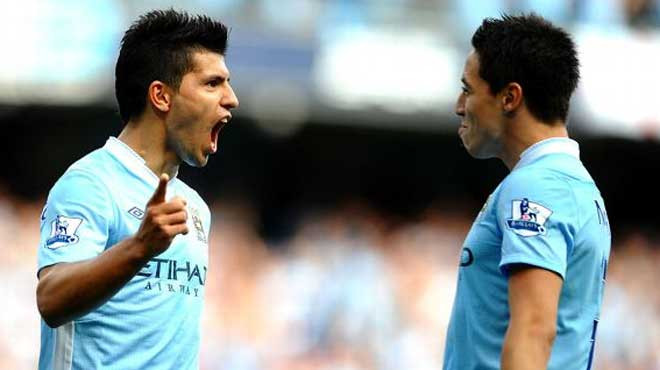Khi tiền lên tiếng: Nasri ăn mừng bàn thắng thứ 2 của Aguero trước Stoke