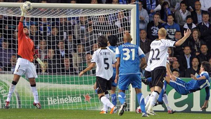 Thế cầm chân: Valencia không thể xuyên thủng hàng thủ của Genk Thế cầm chân: Valencia không thể xuyên thủng hàng thủ của Genk