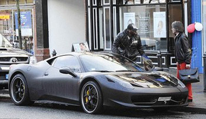 Chiếc Ferrari này đã bị hỏng nhưng Louis Saha vẫn được nhắc tên Chiếc Ferrari này đã bị hỏng nhưng Louis Saha vẫn được nhắc tên