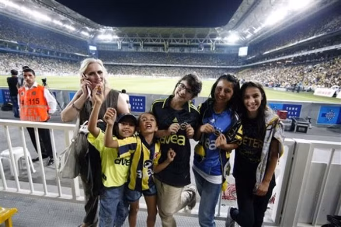 Những CĐV thiện cảm luôn mang lại một hình ảnh đẹp về bóng đá