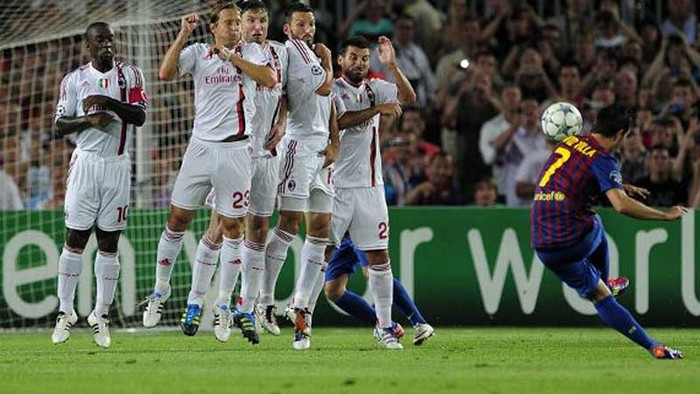 Cuộn tóc kiểu Catalan: David Villa sút phạt đưa Barca dẫn trước 2-1 Cuộn tóc kiểu Catalan: David Villa sút phạt đưa Barca dẫn trước 2-1