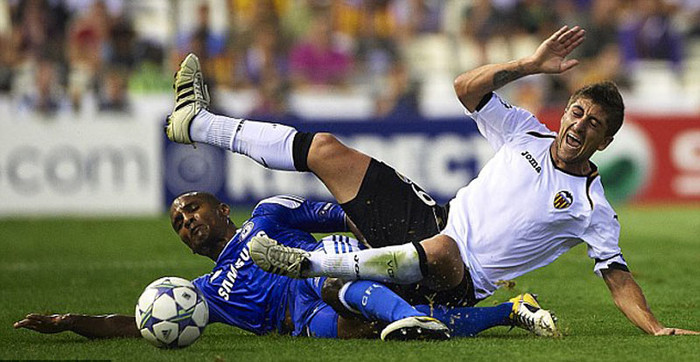 Các tiền đạo Chelsea gặp vô số khó khăn trong việc khống chế bóng Các tiền đạo Chelsea gặp vô số khó khăn trong việc khống chế bóng