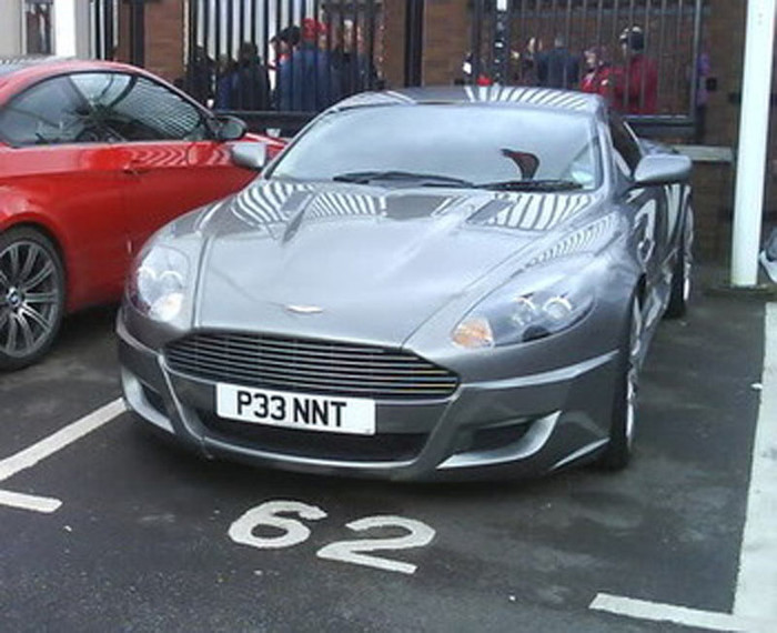 Jermaine Pennant không có mức sống cao nhưng vẫn "hoành tráng" với chiếc Aston Martin P33NNT Jermaine Pennant không có mức sống cao nhưng vẫn "hoành tráng" với chiếc Aston Martin P33NNT