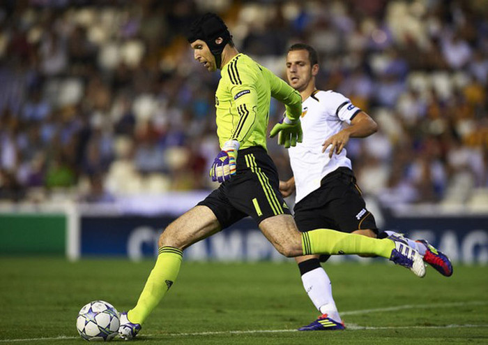 Và anh dắt bóng ngay trước mũi đối thủ Và anh dắt bóng ngay trước mũi đối thủ