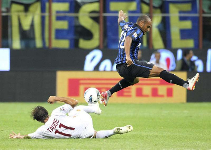 Taddei cướp bóng của Jonathan