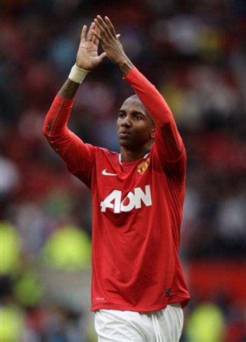 9. Ashley Young (Aston Villa tới MU – 15,8 triệu bảng) 9. Ashley Young (Aston Villa tới MU – 15,8 triệu bảng)