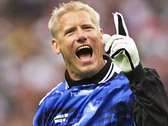 Chỉ có David Seaman và Tim Flowers mới có thể đứng cùng hàng với Schmeichel Chỉ có David Seaman và Tim Flowers mới có thể đứng cùng hàng với Schmeichel