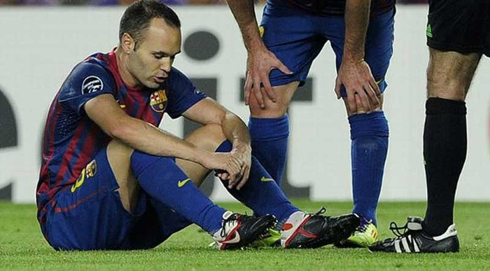 Chấn thương: Iniesta bị đau gân kheo Chấn thương: Iniesta bị đau gân kheo