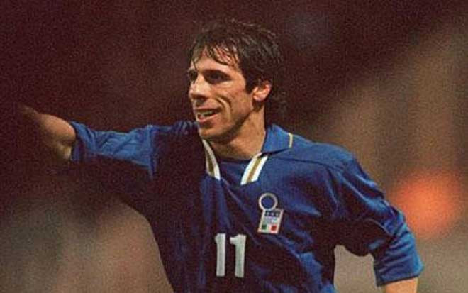 Gianfranco Zola từng suýt giải nghệ vì ĐT Italia Gianfranco Zola từng suýt giải nghệ vì ĐT Italia