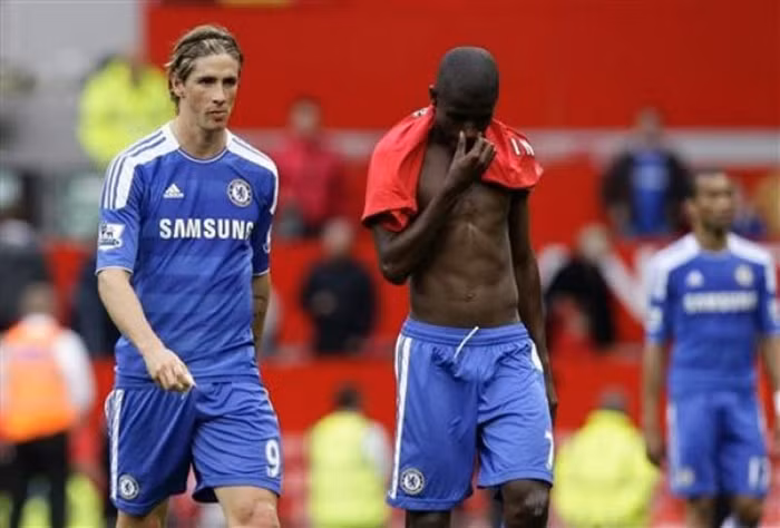 Những kẻ thua cuộc thất thểu rời sân Những kẻ thua cuộc thất thểu rời sân