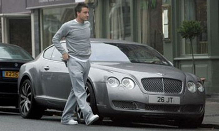 John Terry cũng chơi xe Bentley cùng hiệu như Gerrard John Terry cũng chơi xe Bentley cùng hiệu như Gerrard