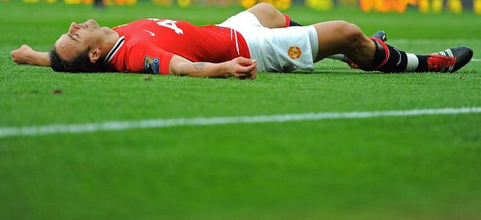 Berbatov kết thúc trận đấu cũng với pha hỏng ăn Berbatov kết thúc trận đấu cũng với pha hỏng ăn