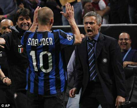Mourinho cùng Sneijder khi còn ở Inter Mourinho cùng Sneijder khi còn ở Inter