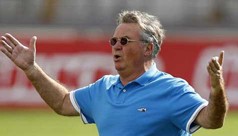 Hiddink có thể kiếm được 22 triệu bảng/năm nếu tới Anzhi Hiddink có thể kiếm được 22 triệu bảng/năm nếu tới Anzhi