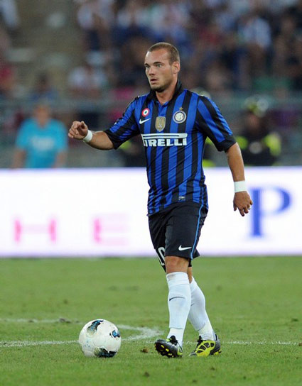 Trong mắt Sir Alex, Sneijder chưa bằng Xavi và Iniesta. Trong mắt Sir Alex, Sneijder chưa bằng Xavi và Iniesta.