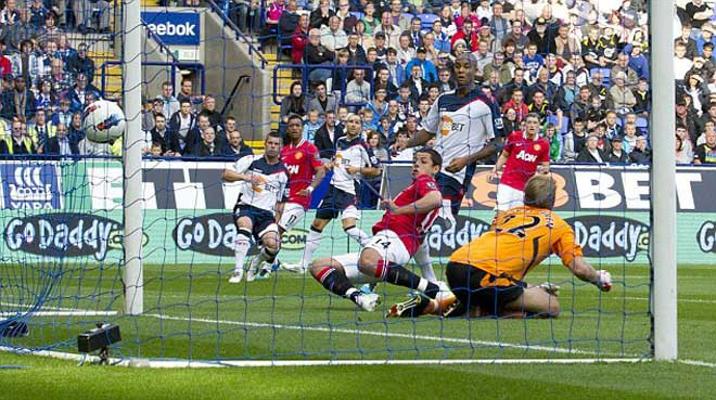 Chicharito mở tỷ số ngay phút thứ 5