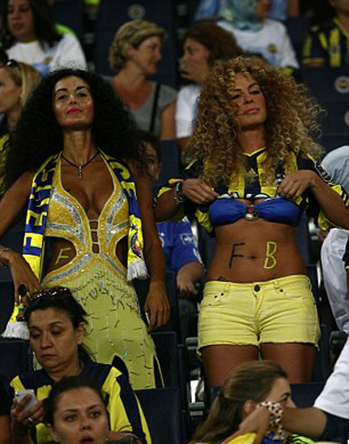 LĐBĐ Thổ Nhĩ Kỳ đã cấm đàn ông tới xem sau những vụ bạo động gần đây LĐBĐ Thổ Nhĩ Kỳ đã cấm đàn ông tới xem sau những vụ bạo động gần đây