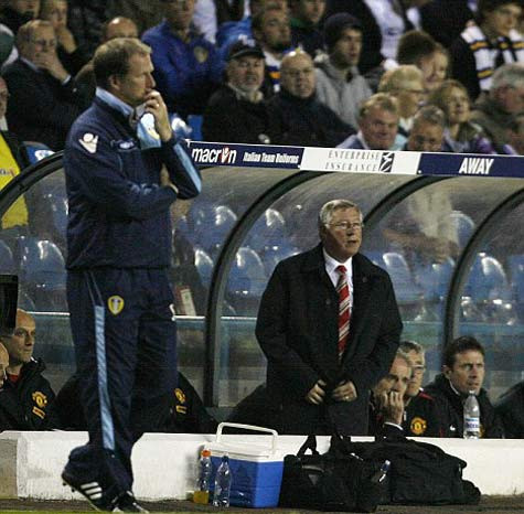 Đâu đó trên khán đài, một vài CĐV MU đã nhạo báng Leeds Đâu đó trên khán đài, một vài CĐV MU đã nhạo báng Leeds