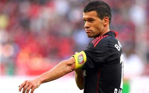 Ballack chờ đợi được hội ngộ Chelsea