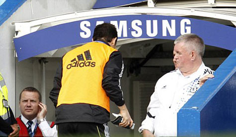 Lampard tự ý vào phòng thay đồ dù chưa hết trận Lampard tự ý vào phòng thay đồ dù chưa hết trận