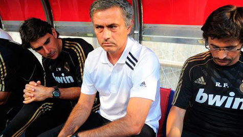 Mourinho: "Mới 1 tuần chứ đã đến 3 tuần đâu mà gọi là khủng hoảng?"