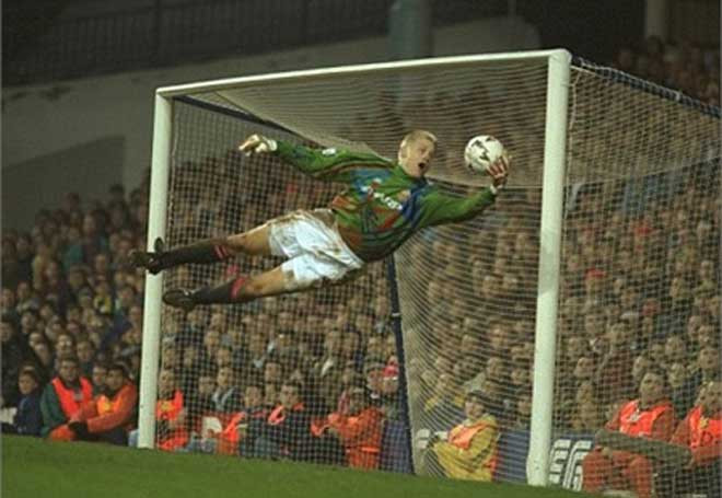 Còn ai xuất sắc như Peter Schmeichel? Còn ai xuất sắc như Peter Schmeichel?