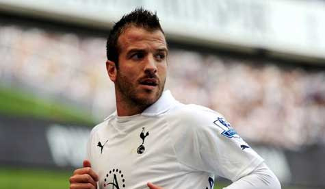 Van der Vaart không góp mặt ở Europa League