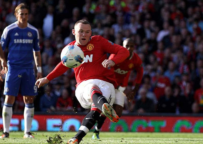 Rooney với thế đá phạt đền khá giống một ai đó... Rooney với thế đá phạt đền khá giống một ai đó...