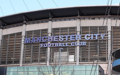 Ngày Sheik Mansour đến, Man City còn đang vật lộn với tiền bạc Ngày Sheik Mansour đến, Man City còn đang vật lộn với tiền bạc