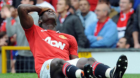 Welbeck trở lại, Chicharito lại phải cạnh tranh