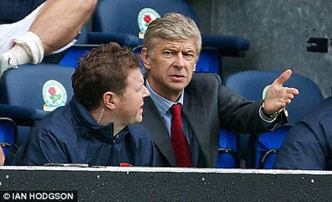 Arsenal của Wenger nhận hai thất bại bẽ bàng trước MU và Blackburn