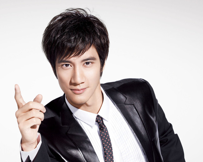 Sau khi tham gia diễn xuất 'Sắc giới', mong muốn này của anh đã trở thành hiện thực và là nền tảng vững chắc cho những dự định “lấn sân tiếp theo”. Năm 2011, anh làm đạo diễn phim tâm lý điện ảnh 'Thông cáo tình yêu' và chính thức trở thành một trong số ít nghệ sỹ toàn năng đắt khách nhất Hoa ngữ.